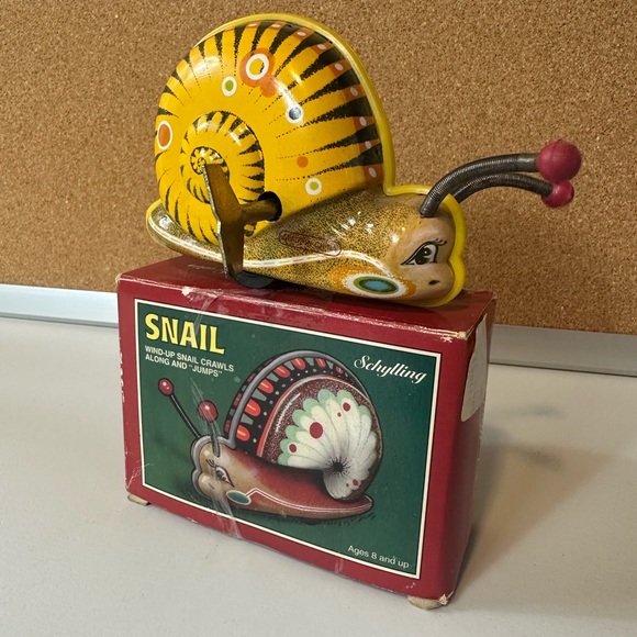Vintage Schylling Key Wind-Up Colorful Tin Snail Toy With Original Box - Picture 9 of 9